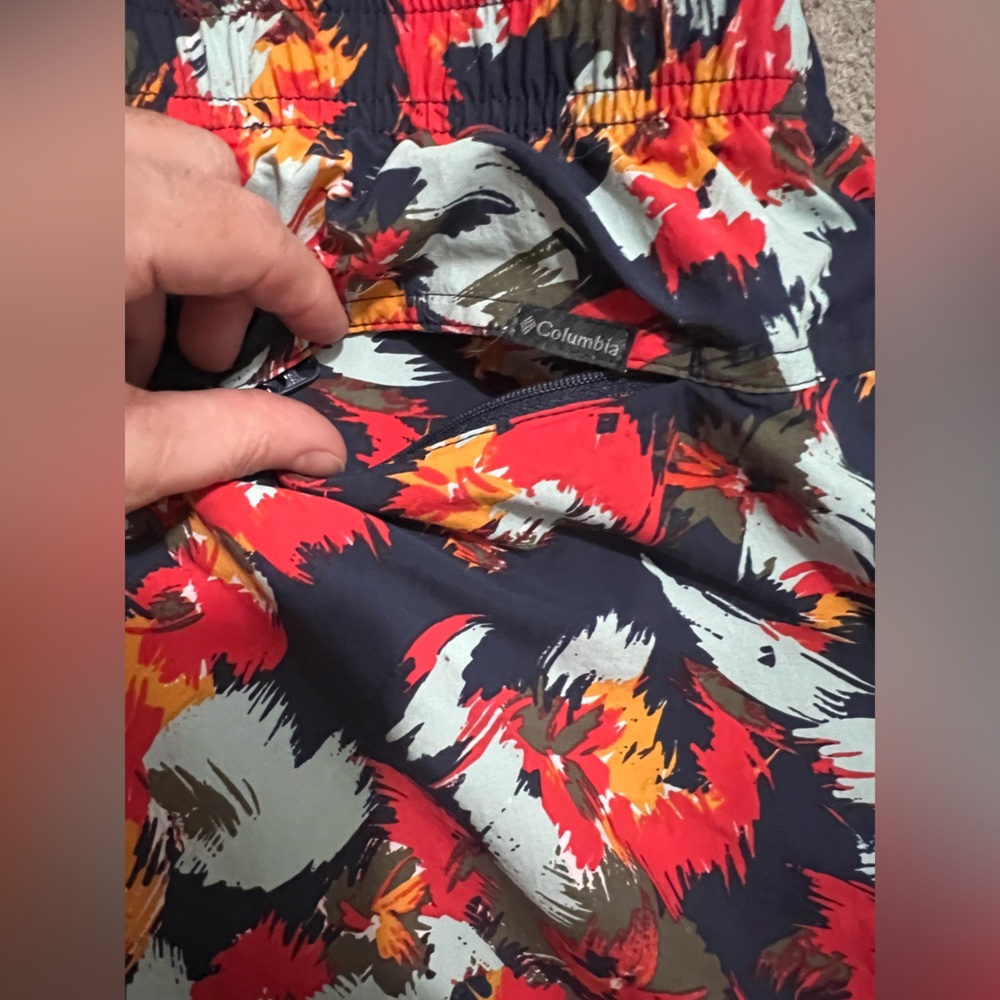 Columbia Women's Pleasant Creek Shorts with a multicolor floral print - M - Picture 10 of 11